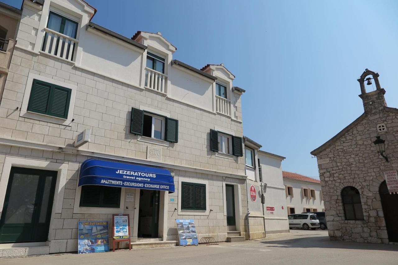 Stars Palace - Apartments And Rooms Jezera Exterior foto